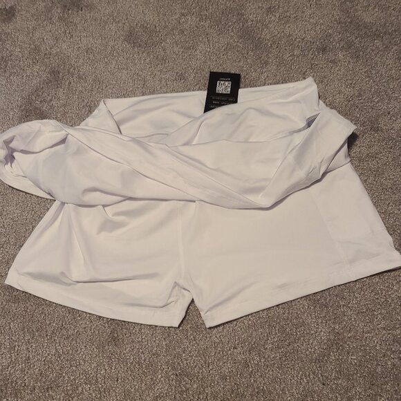 💎2/$18💎 NWT White skorts thin cooling,  and Stretchy - Picture 3 of 4